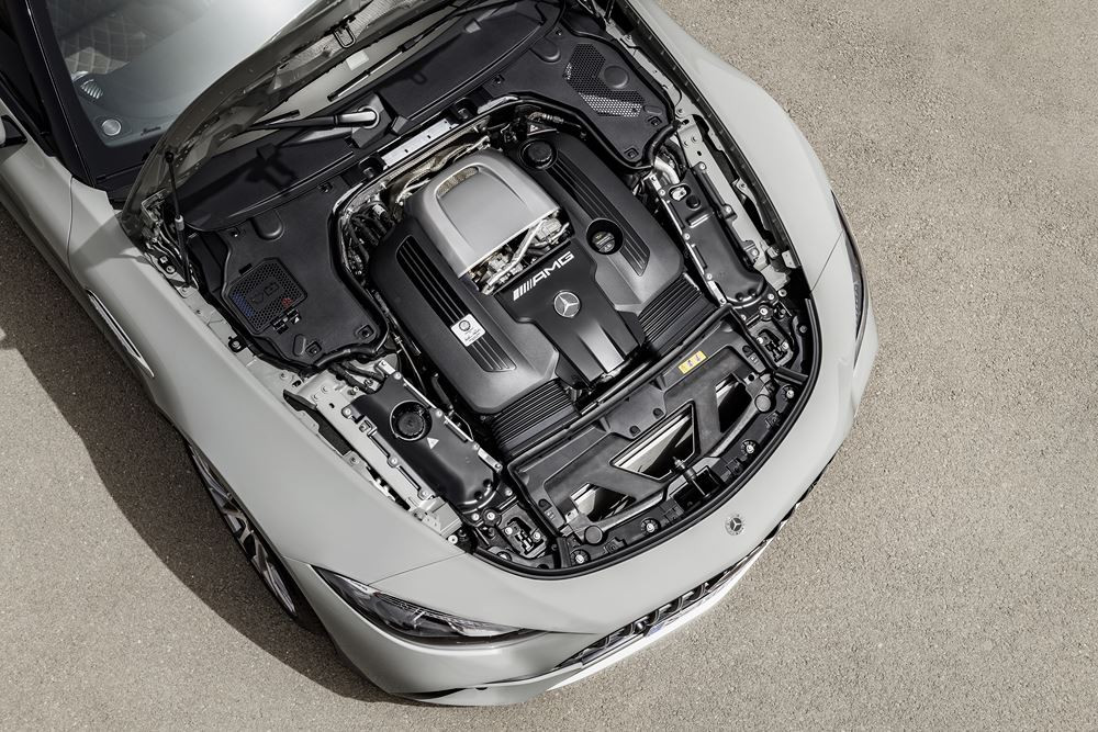 Le Mercedes-AMG SL à capote en tissu revendique un caractère sportif