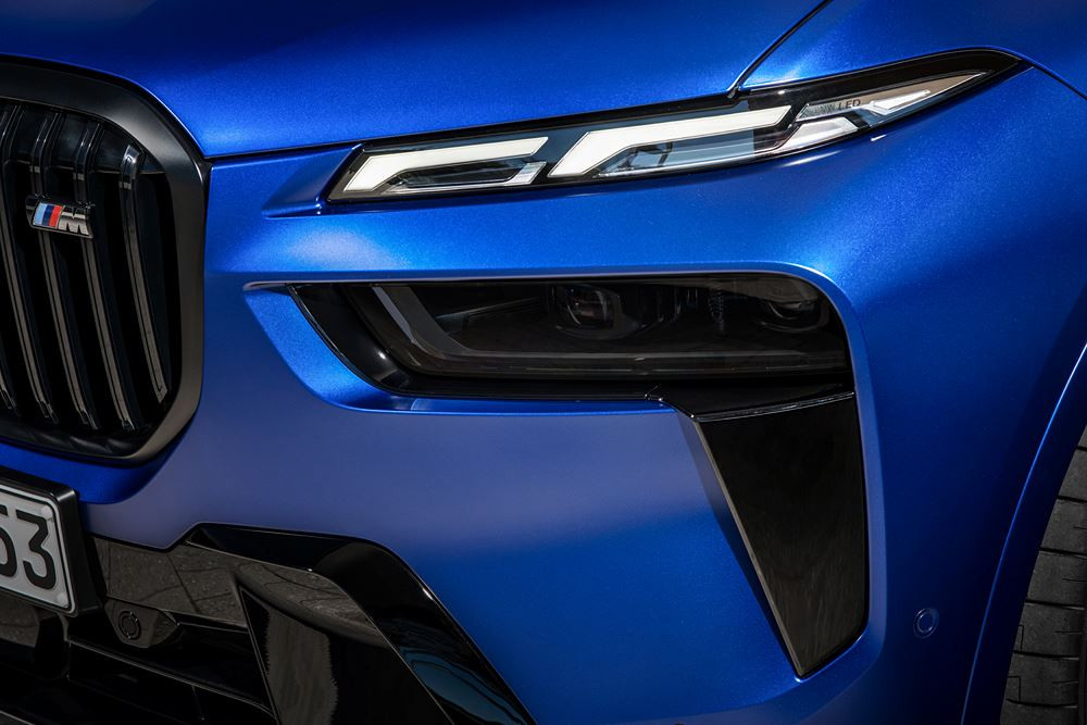 Le SAV de luxe BMW X7 affiche un design avant au caractère affirmé