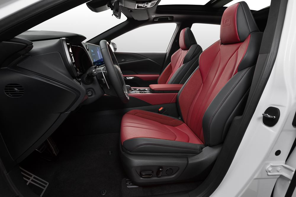 Le grand SUV premium Lexus RX affiche un caractère affirmé