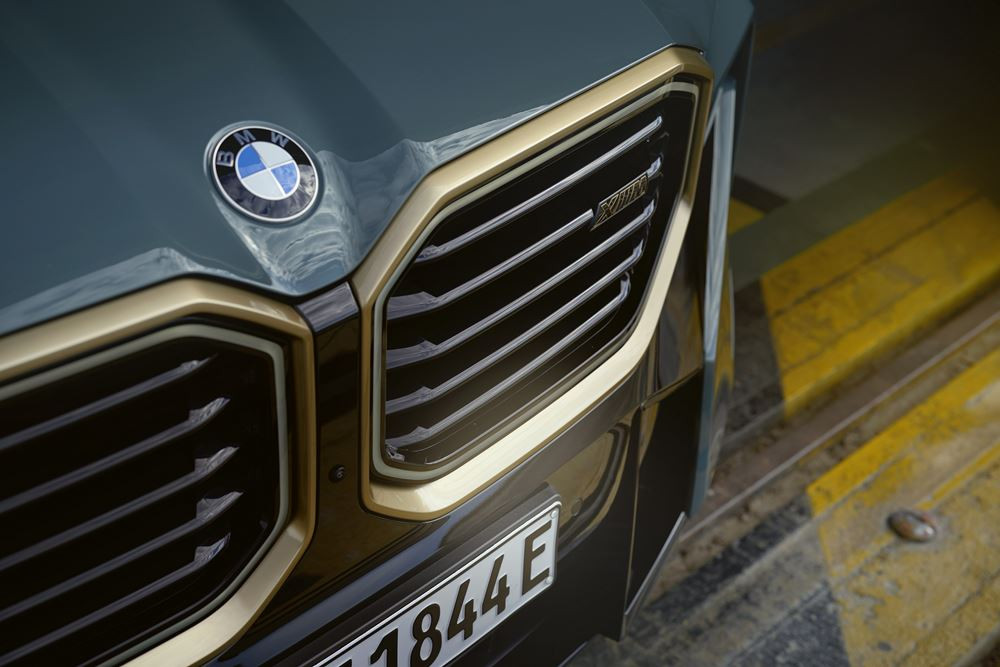La BMW XM embarque un moteur V8 conjugué à un bloc électrique pour une puissance de 653 ch