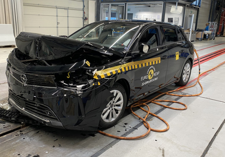 L’Opel Astra obtient quatre étoiles sur cinq possibles aux crash-tests Euro NCAP 2022