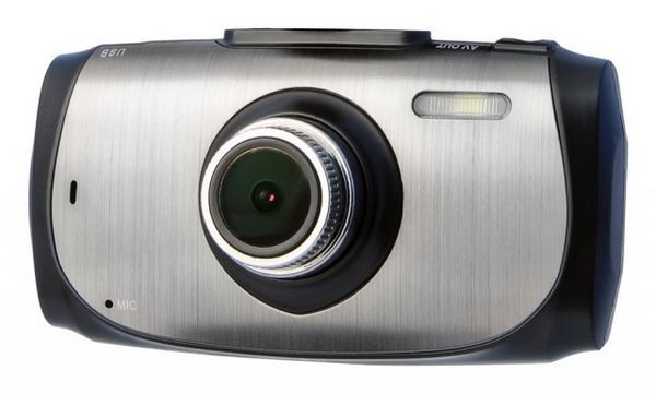 La caméra embarquée iconBIT DVR FHD10 enregistre tout ce qui se passe