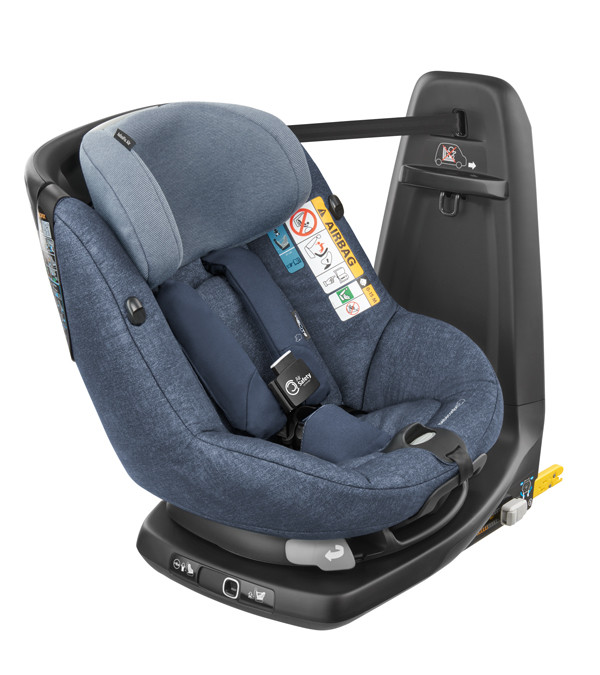 Le siège auto face à la route AxissFix Air de Bébé Confort intègre des airbags
