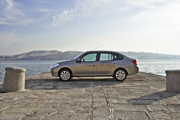 La nouvelle Renault Symbol remporte le prix « Autobest 2009 »