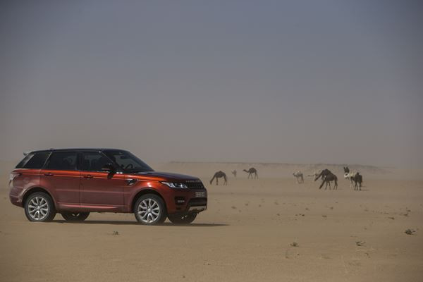 Le Range Rover Sport relève les défis du désert en un temps record