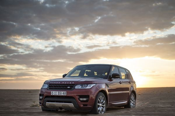 Le Range Rover Sport relève les défis du désert en un temps record
