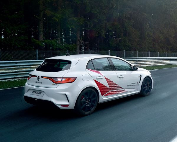 La Renault Mégane R.S. Trophy-R établit un record sur les 20 600 km de la Nordschleife