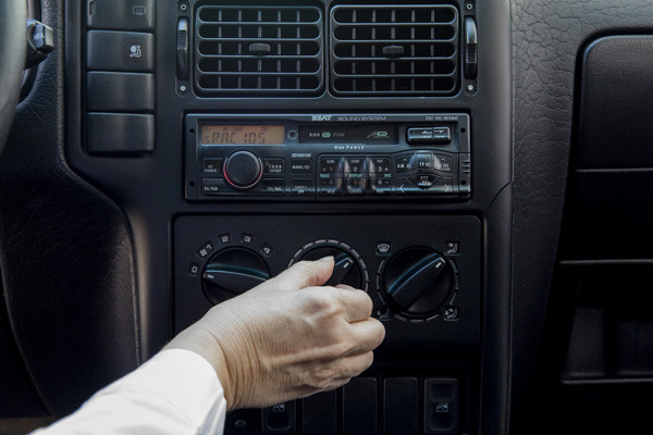 Le premier système de refroidissement intégré dans une voiture était une glacière