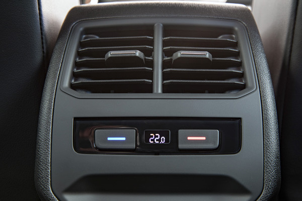 Le premier système de refroidissement intégré dans une voiture était une glacière