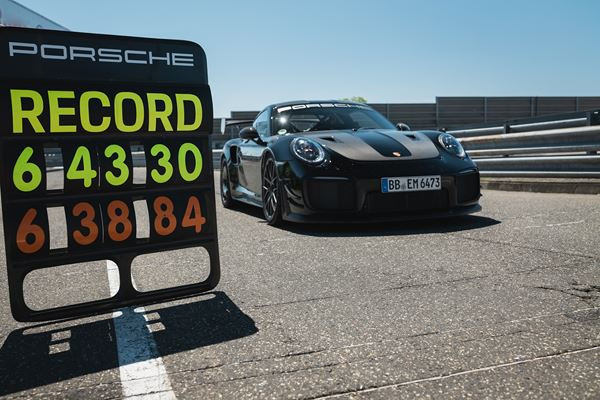 La Porsche 911 GT2 RS kit Performance Manthey boucle les 20,8 km en 6:43,300 min