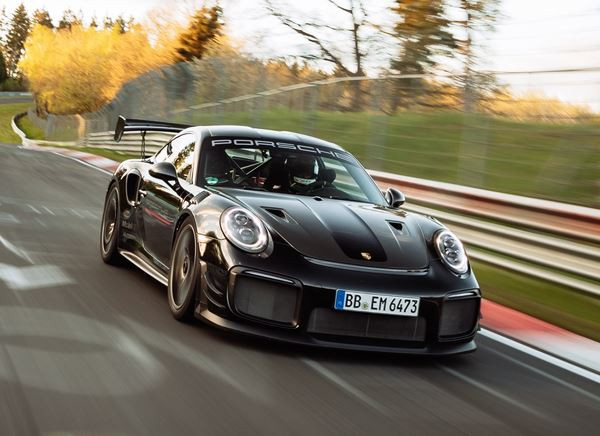 La Porsche 911 GT2 RS kit Performance Manthey boucle les 20,8 km en 6:43,300 min