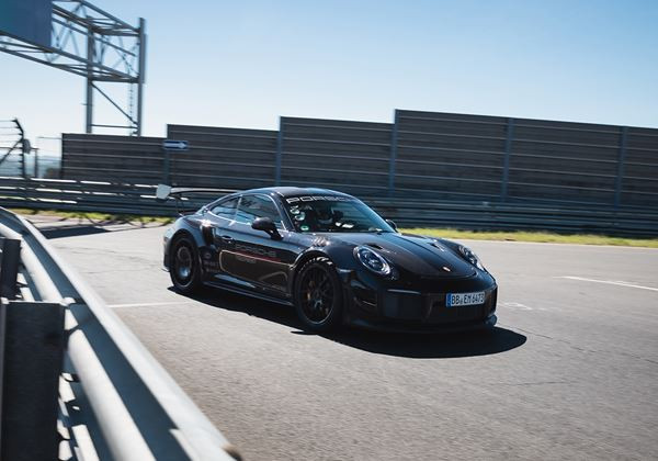 La Porsche 911 GT2 RS kit Performance Manthey boucle les 20,8 km en 6:43,300 min
