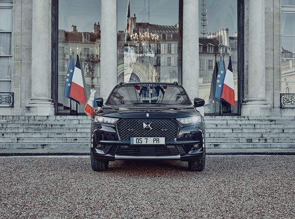 La DS 7 Crossback blindée et allongée entre à l’Élysée