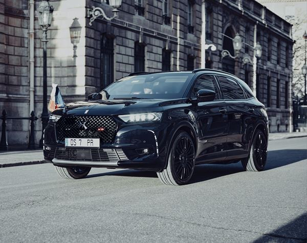 La DS 7 Crossback blindée et allongée entre à l’Élysée
