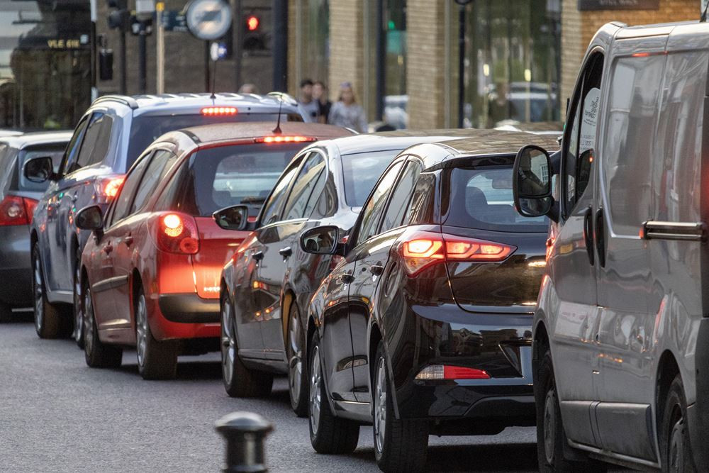 Les Français cèdent à la rage du volant sur la route les avec 65% des insultes qui sont entendues sur la route