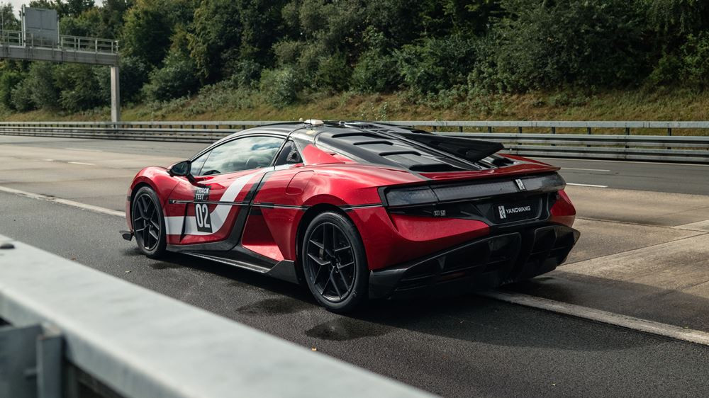 La Yangwang U9 Xtreme atteint une vitesse de 496,22 km/h sur la piste d'essais de l'Automotive Testing Papenburg