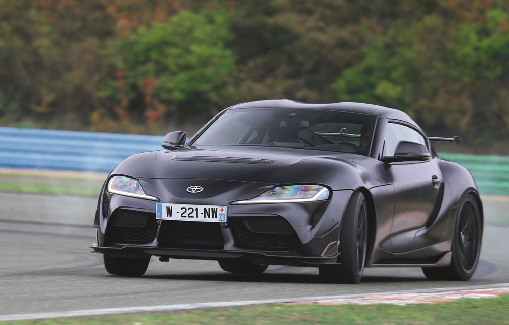La Toyota GR Supra Final Edition élue Sportive de l'année 2025 par le magazine Échappement