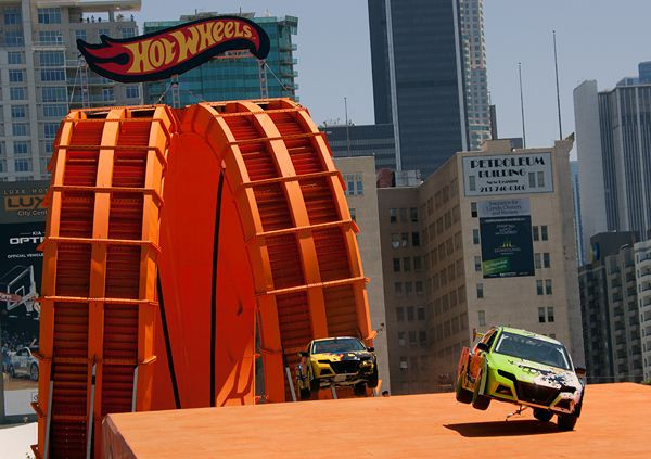 Un looping vertical d’une hauteur équivalant à un immeuble de six étages !