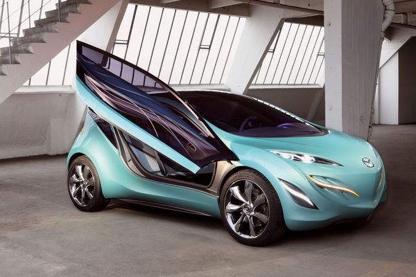 Mazda présente le concept car Kiyora au Mondial de Paris 2008