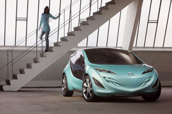 Mazda présente le concept car Kiyora au Mondial de Paris 2008