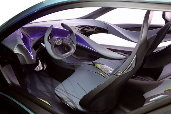 Mazda présente le concept car Kiyora au Mondial de Paris 2008