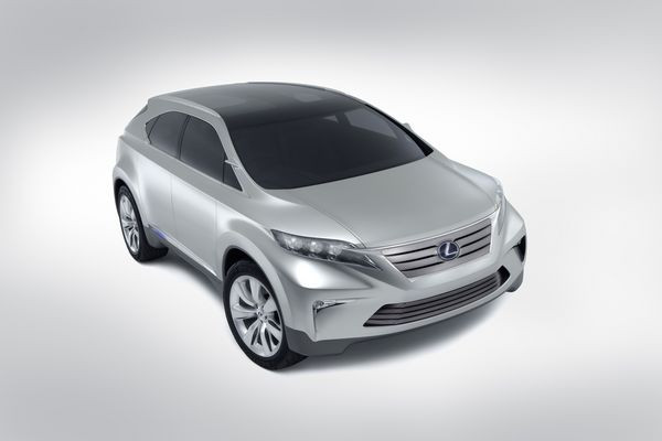 Lexus présente un concept-car hybride à la ligne puissante
