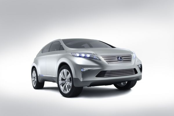 Lexus présente un concept-car hybride à la ligne puissante
