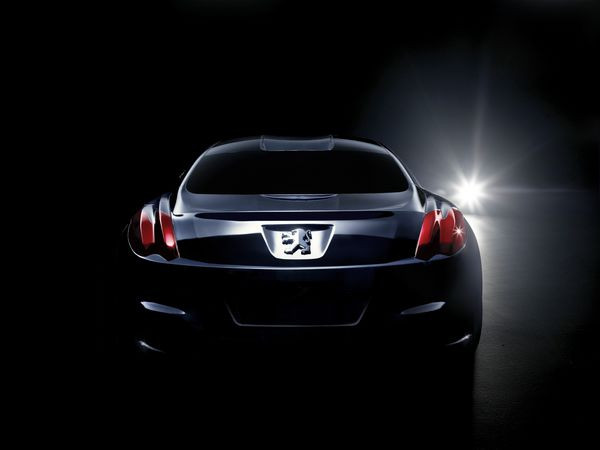 Le concept-car Peugeot RC HYmotion4 illustre les orientations futures de Peugeot