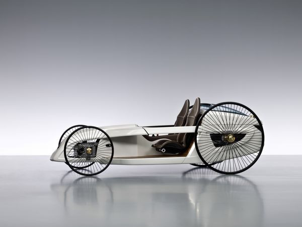 150 collaborateurs Mercedes créent le F-Cell Roadster