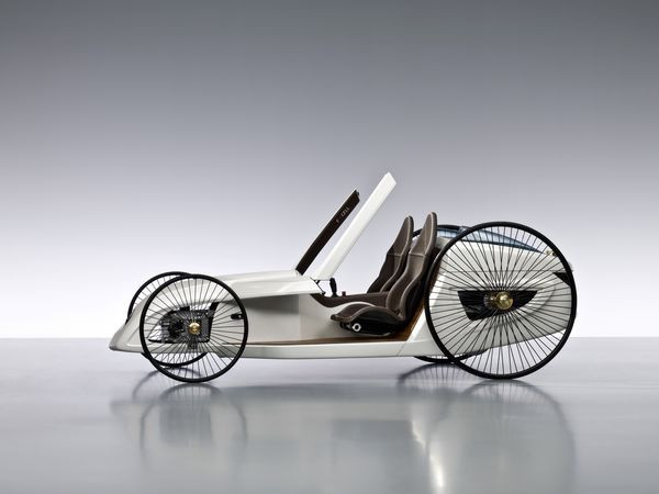 150 collaborateurs Mercedes créent le F-Cell Roadster