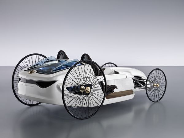 150 collaborateurs Mercedes créent le F-Cell Roadster