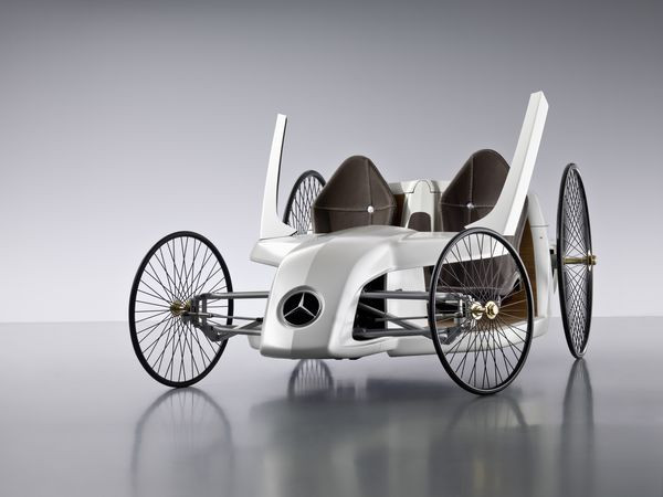 150 collaborateurs Mercedes créent le F-Cell Roadster