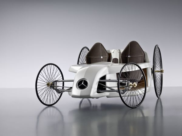 150 collaborateurs Mercedes créent le F-Cell Roadster