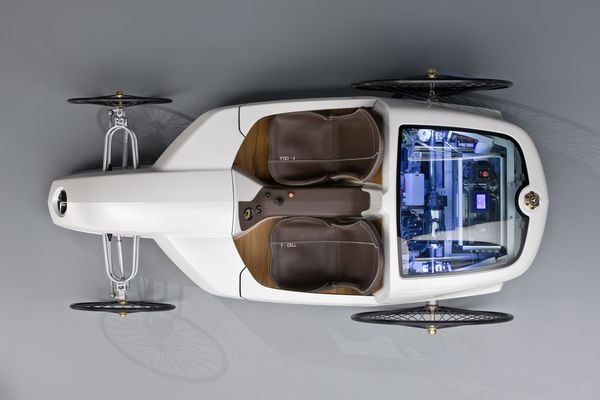 150 collaborateurs Mercedes créent le F-Cell Roadster