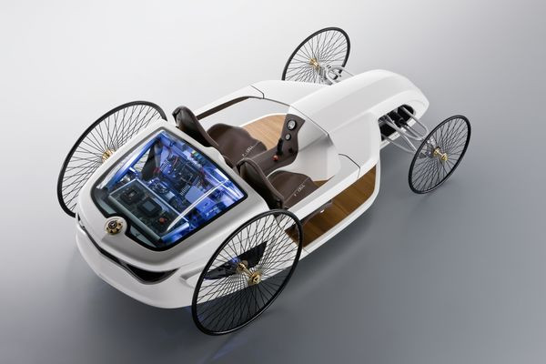 150 collaborateurs Mercedes créent le F-Cell Roadster