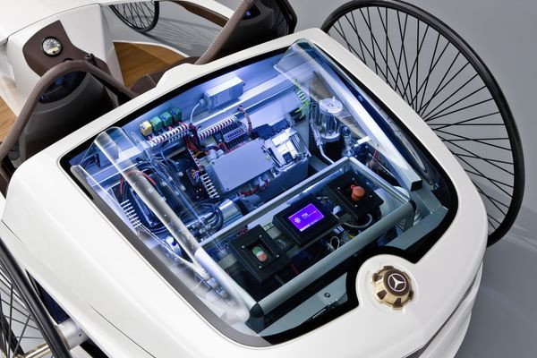 150 collaborateurs Mercedes créent le F-Cell Roadster