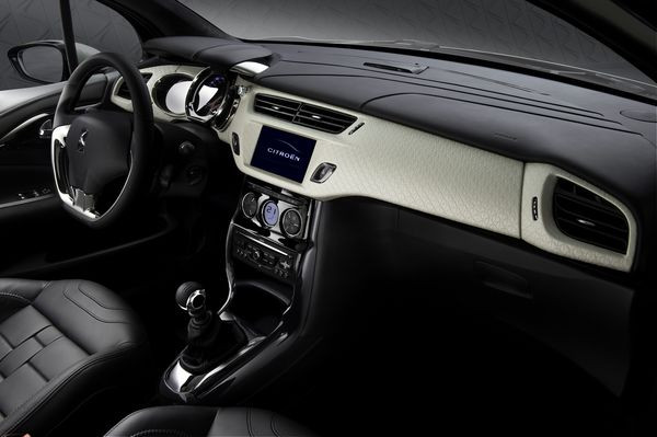 Citroën présente l’intérieur du concept DS Inside