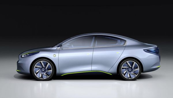 Renault présente le Fluence Z.E. Concept, la première voiture électrique Renault