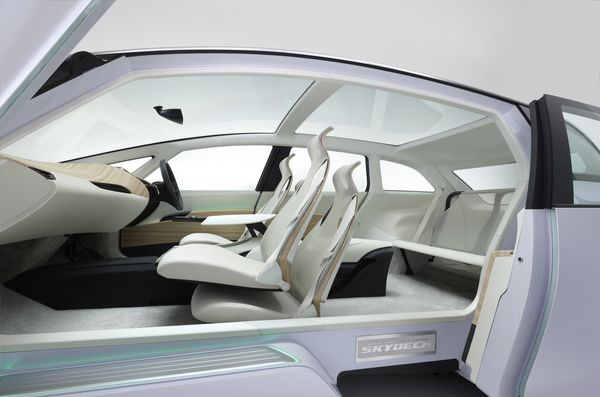 Retour sur le concept de monospace hybride Honda Skydeck
