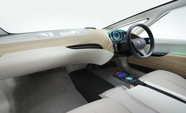 Retour sur le concept de monospace hybride Honda Skydeck