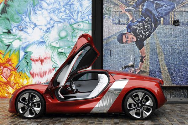 Le concept-car Renault DeZir électrise le Mondial