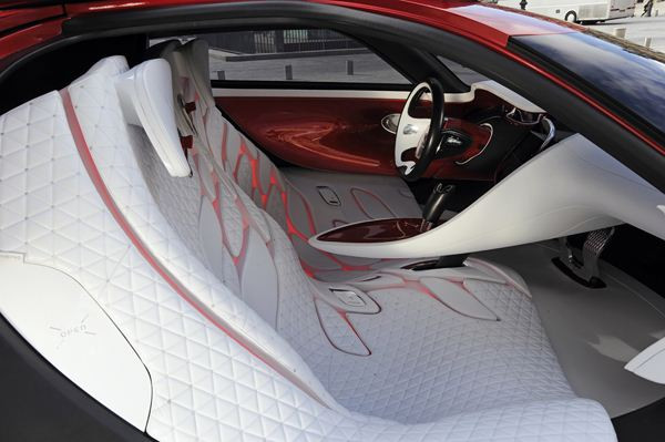 Le concept-car Renault DeZir électrise le Mondial