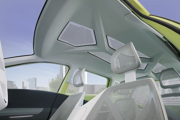 Toyota présente son concept de citadine hybride FT-CH à Paris