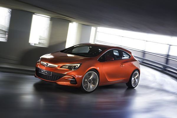 Le show car Opel GTC Paris affiche ses ambitions sportives au Mondial