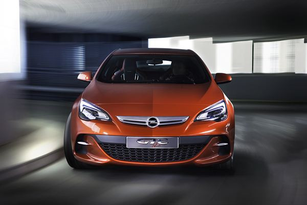 Le show car Opel GTC Paris affiche ses ambitions sportives au Mondial