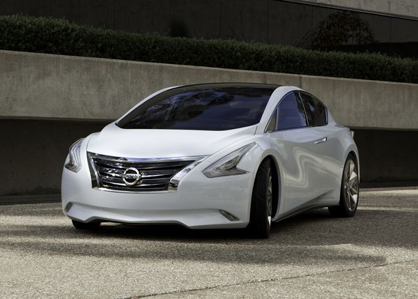 Nissan dévoile le concept hybride Ellure au salon de Los Angeles