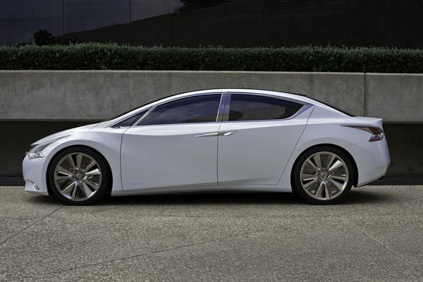 Nissan dévoile le concept hybride Ellure au salon de Los Angeles