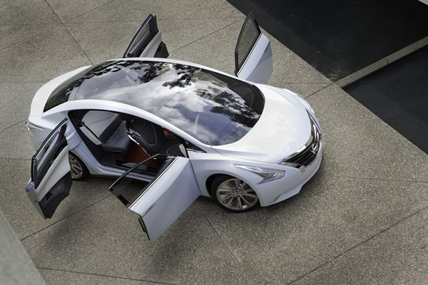 Nissan dévoile le concept hybride Ellure au salon de Los Angeles