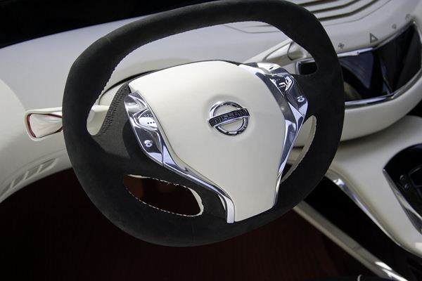 Nissan dévoile le concept hybride Ellure au salon de Los Angeles