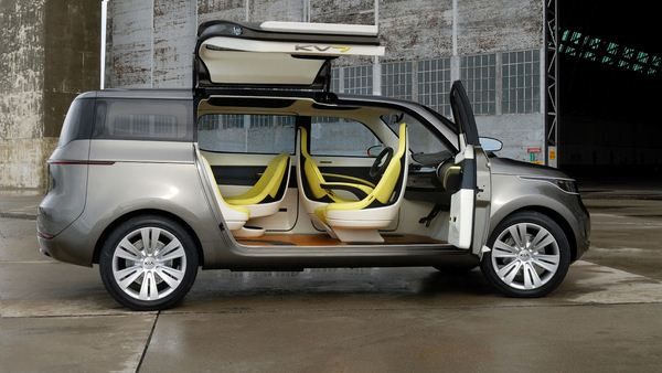 Kia présente un concept futuriste de grand monospace doté d'une porte papillon